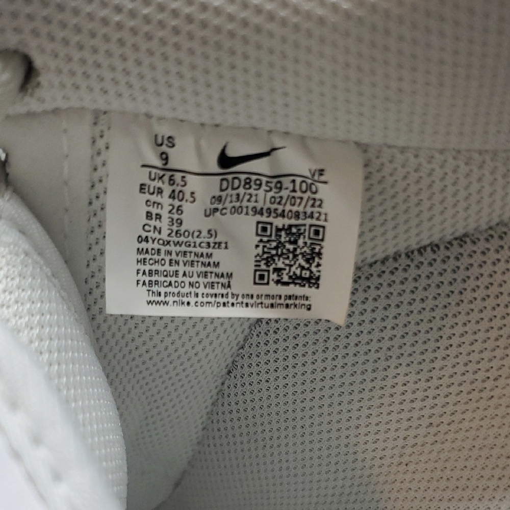 Nike Air Force 1 '07 'Triple White' Women's Size 7.5 DD8959-100 - Picture 2 of 9
